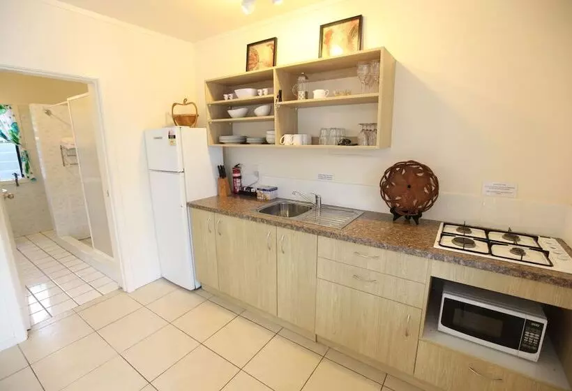 Coral Sands Apartments