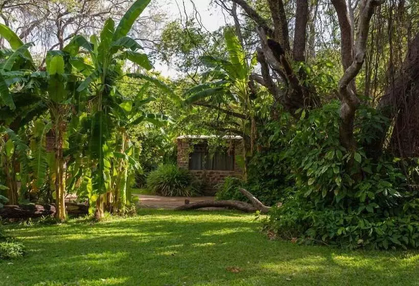 호텔 Kunene River Lodge