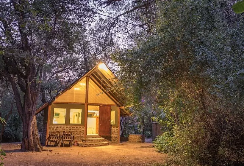 호텔 Kunene River Lodge