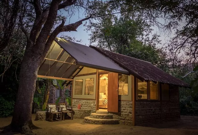 호텔 Kunene River Lodge