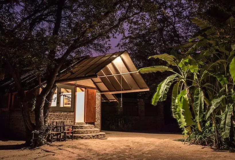 호텔 Kunene River Lodge