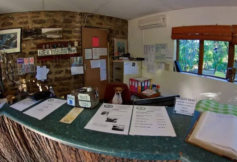 호텔 Kunene River Lodge