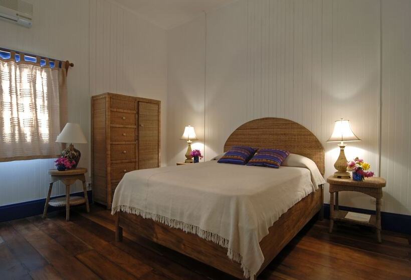 هتل La Posada Azul