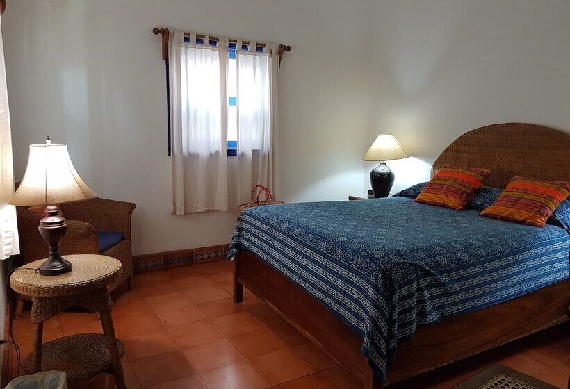 هتل La Posada Azul