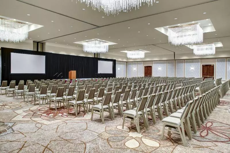 هتل Sheraton Mckinney