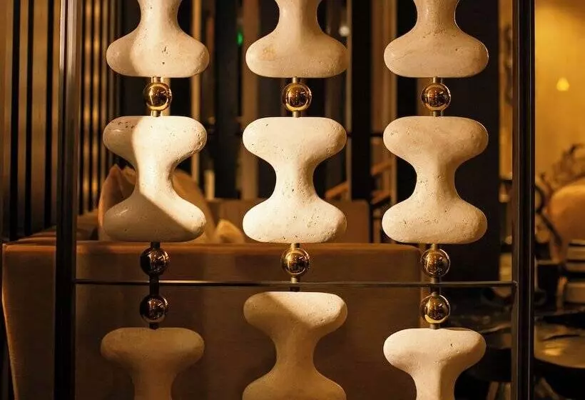 هتل The One Alma Paris