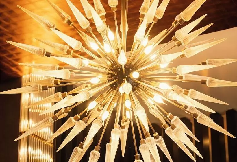 هتل The One Alma Paris