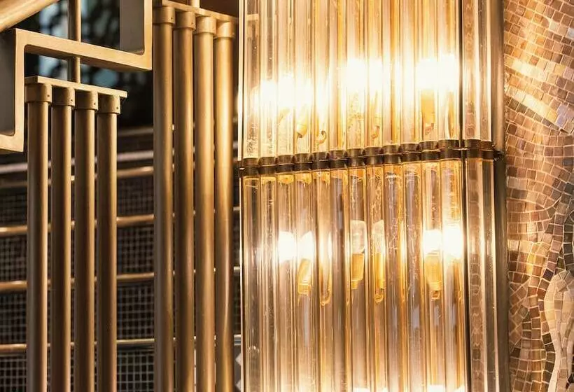 هتل The One Alma Paris