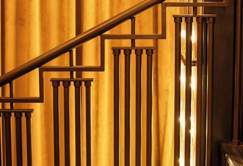 هتل The One Alma Paris