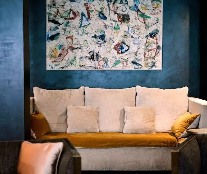 هتل The One Alma Paris