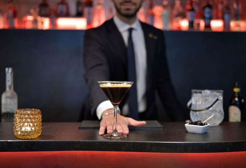 هتل The One Alma Paris