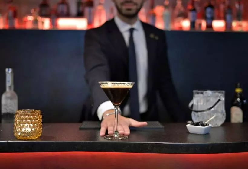 هتل The One Alma Paris