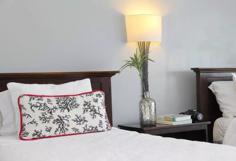 Marina Hotel At Shelter Bay