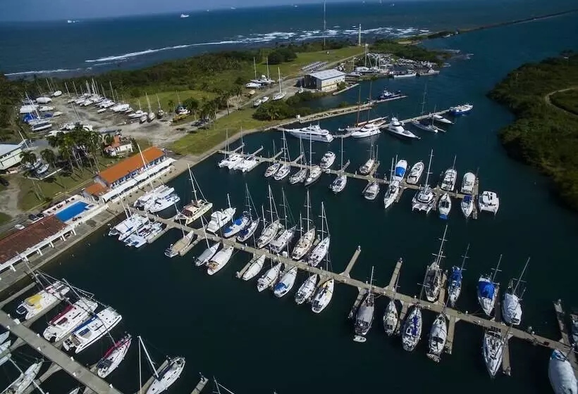 Marina Hotel At Shelter Bay