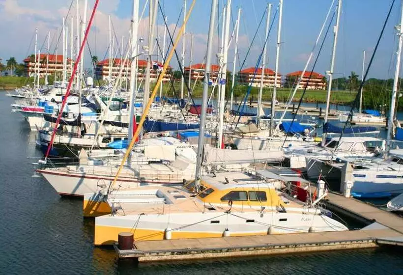 Marina Hotel At Shelter Bay