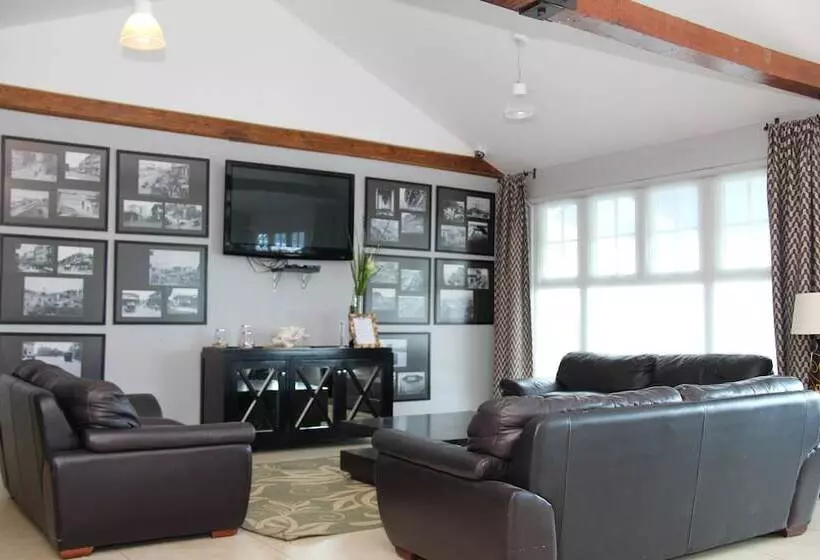 Marina Hotel At Shelter Bay