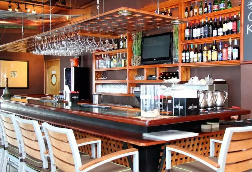 Marina Hotel At Shelter Bay