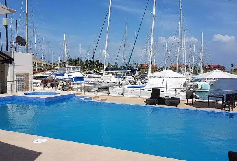 Marina Hotel At Shelter Bay