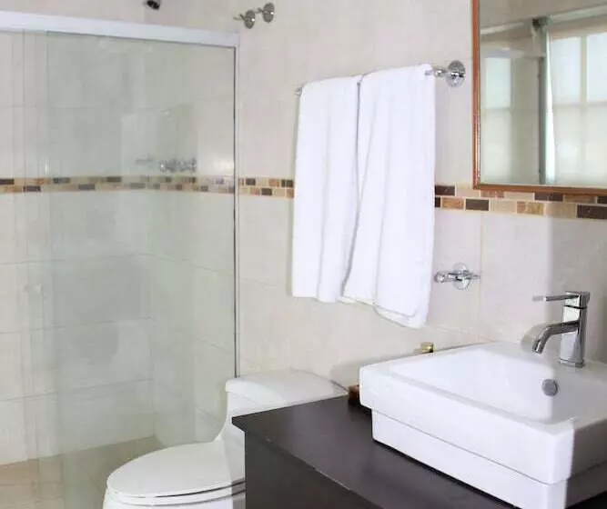 Marina Hotel At Shelter Bay