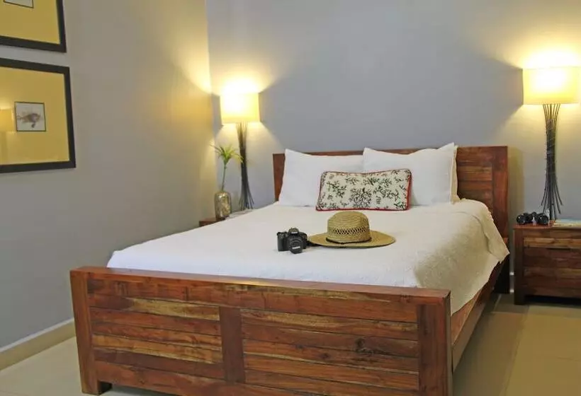 Marina Hotel At Shelter Bay