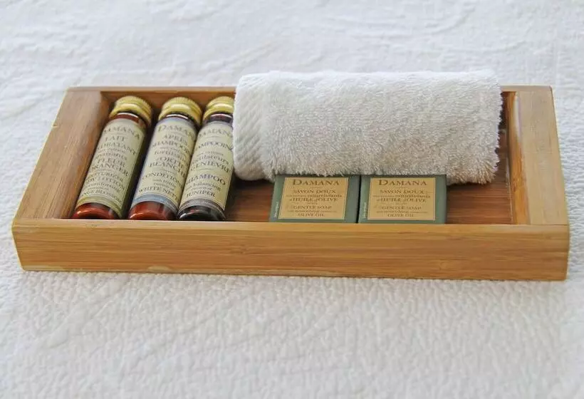 Marina Hotel At Shelter Bay