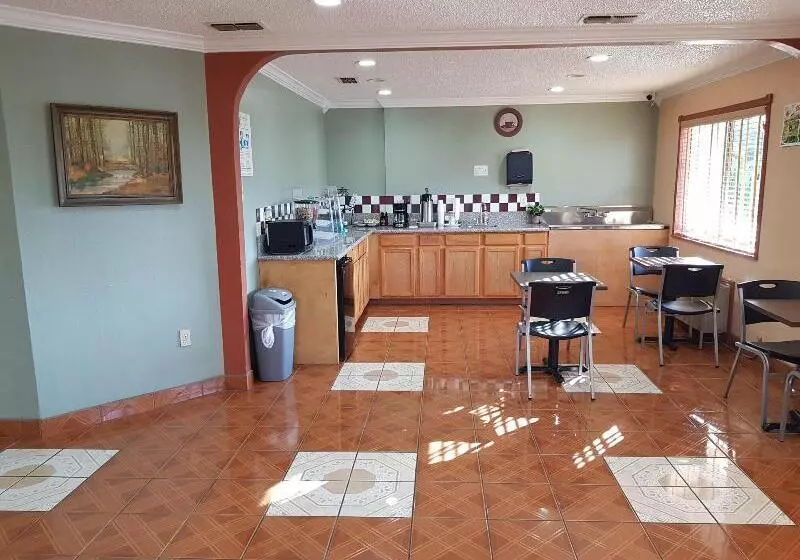 모텔 Budget Host Inn Eastland