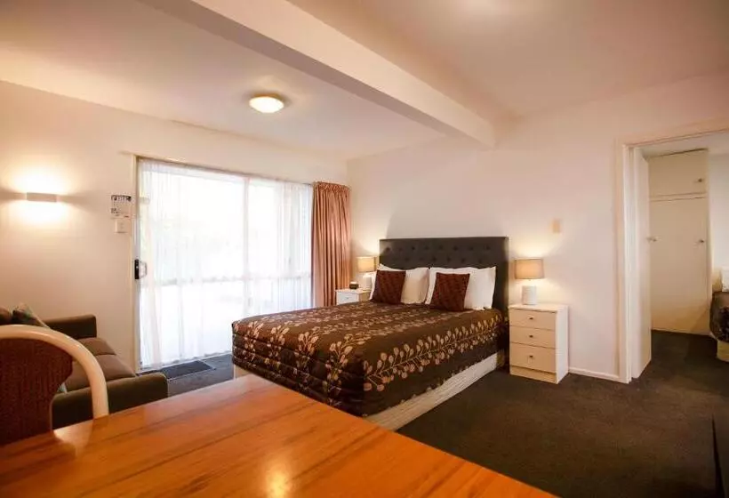 مُتل Casino Court Motor Lodge