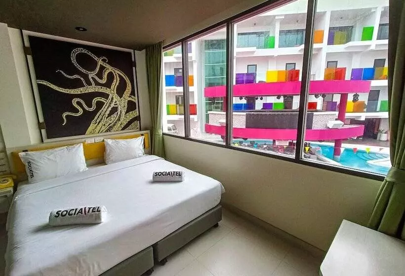 هتل Socialtel Koh Samui