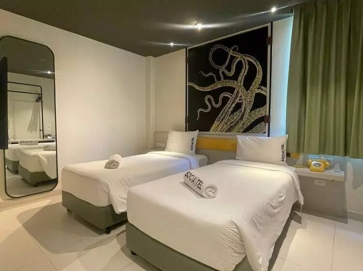 هتل Socialtel Koh Samui