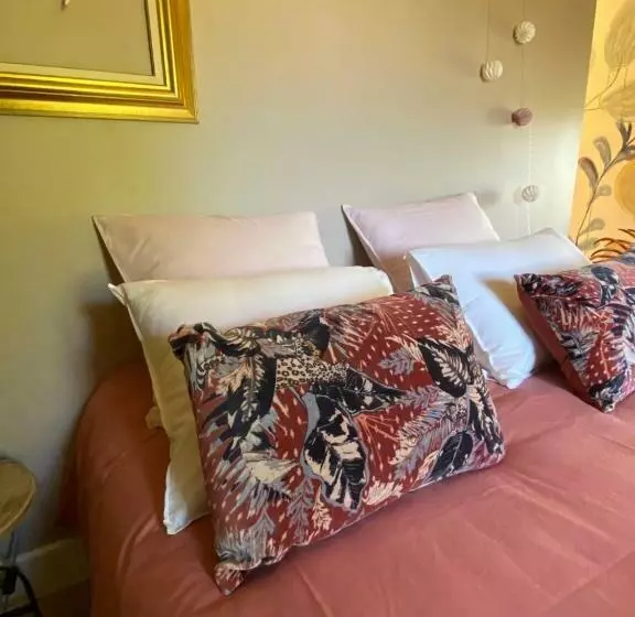 Aamiaismajoitus (B&B) Domaine De La Bigottière