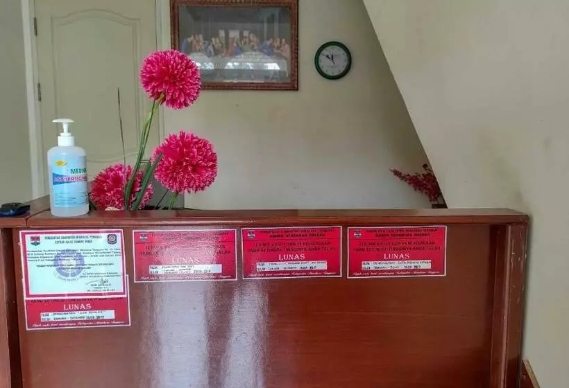 ホテル Reddoorz @ Jalan Ratahan Minahasa Tenggara