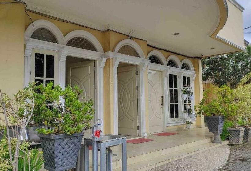 فندق Reddoorz @ Jalan Ratahan Minahasa Tenggara