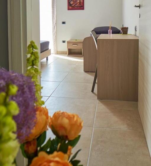 تختخواب و صبحانه Bouganville House Casa Vacanze