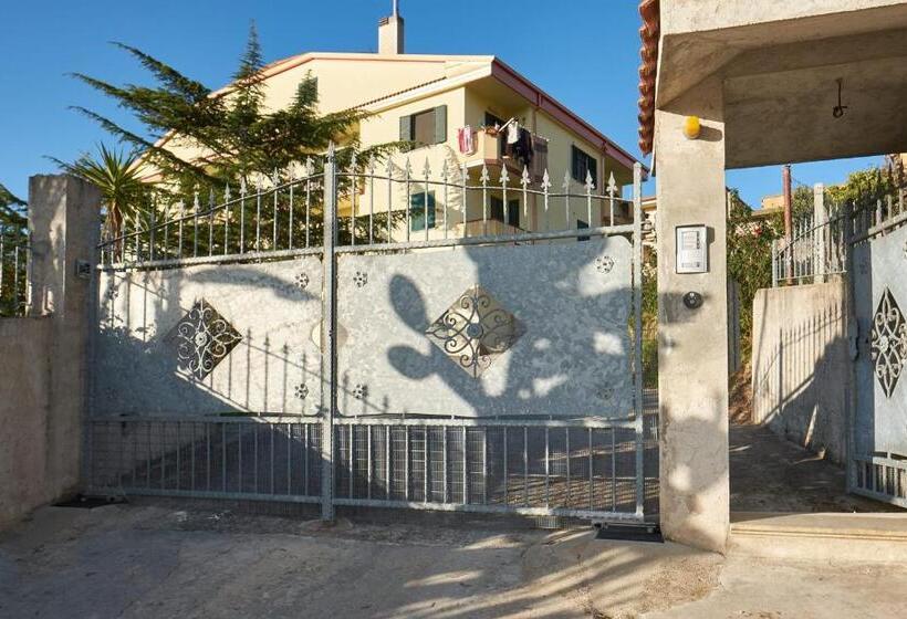 تختخواب و صبحانه Bouganville House Casa Vacanze