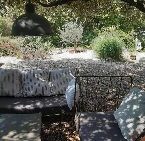 민박 Le Calme De La Garrigue