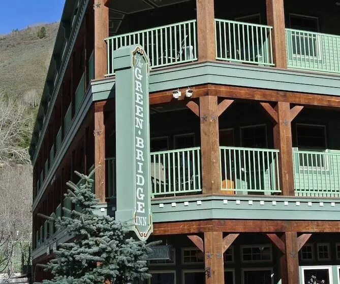 Hotelli The Green Bridge Inn