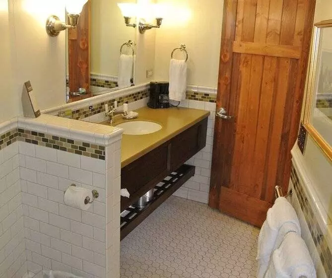 Hotelli The Green Bridge Inn