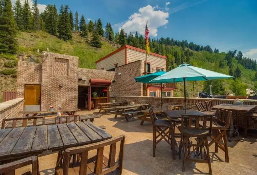 Hotelli The Green Bridge Inn