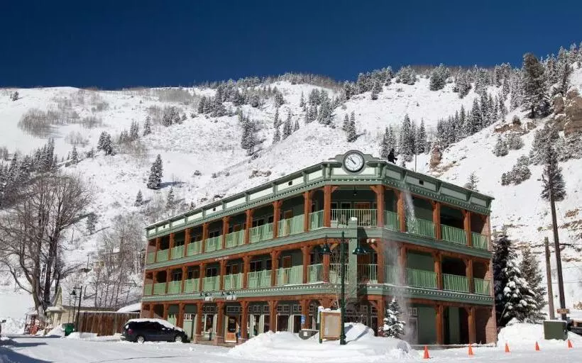 Hotelli The Green Bridge Inn