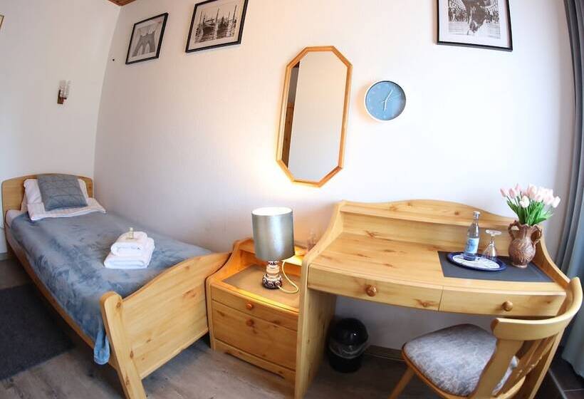 פנסיון Zum Burgkeller