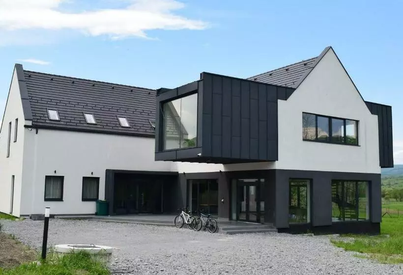 Aamiaismajoitus (B&B) Pensiunea Qubik Praid