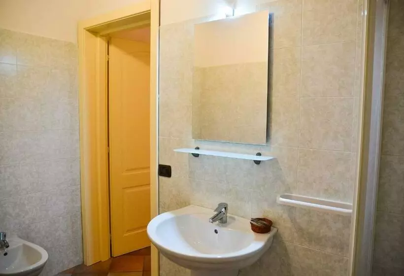 ホテル Agriturismo La Rebosola