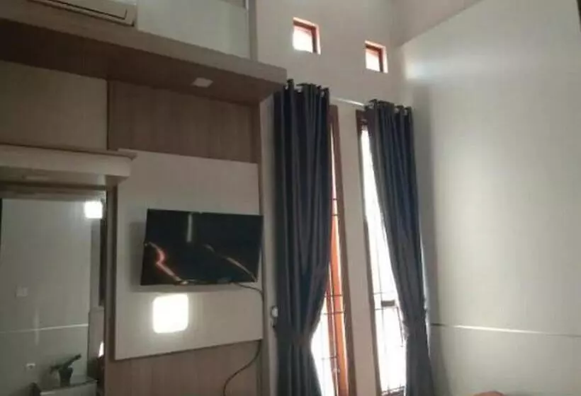 Hotelli Kedai Oma Syariah Mitra Reddoorz