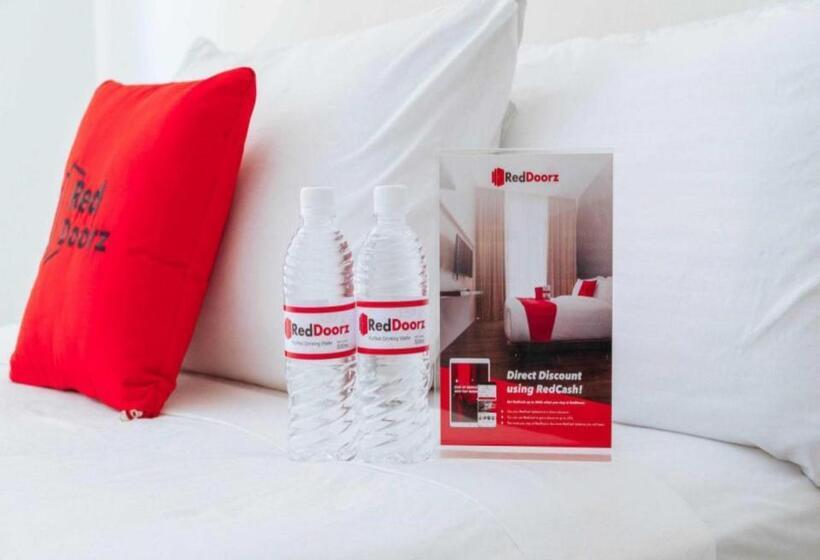 Hotel Reddoorz @ Catalina Pension House