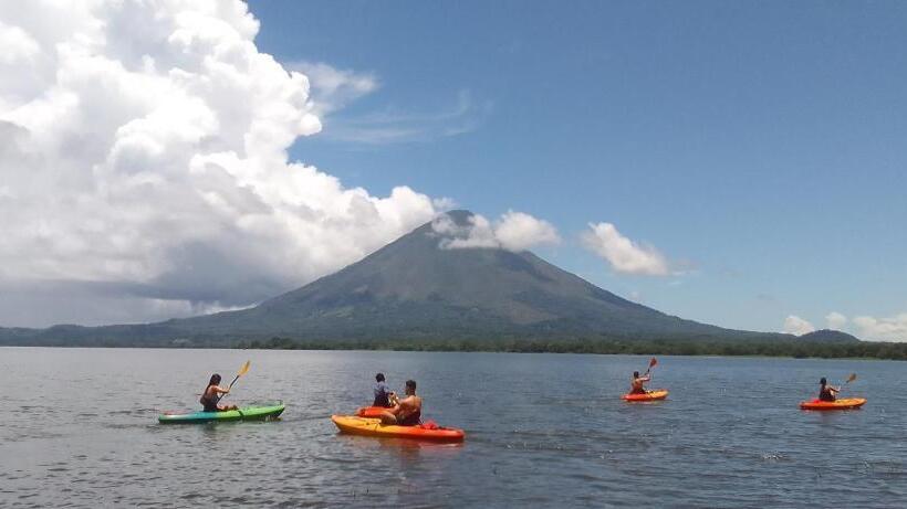 بنسيون Hostal Bullshark