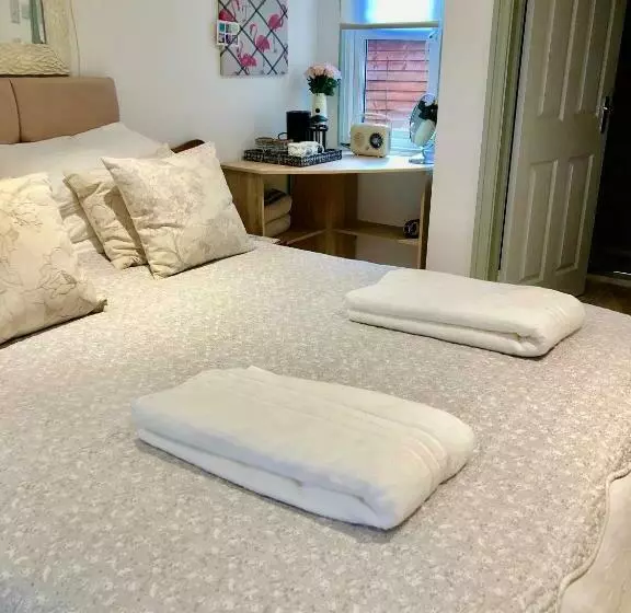 Majatalo Kwetu Cabin