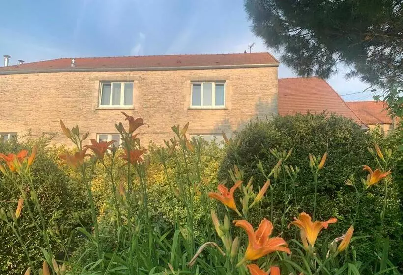Aamiaismajoitus (B&B) Maison Mard Or Chambre Forêt