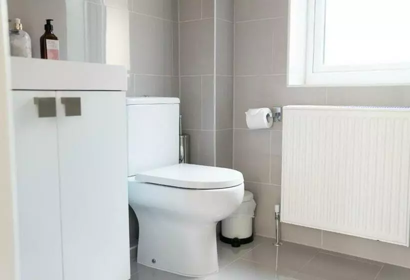 ベッドアンドブレックファースト The Cedars