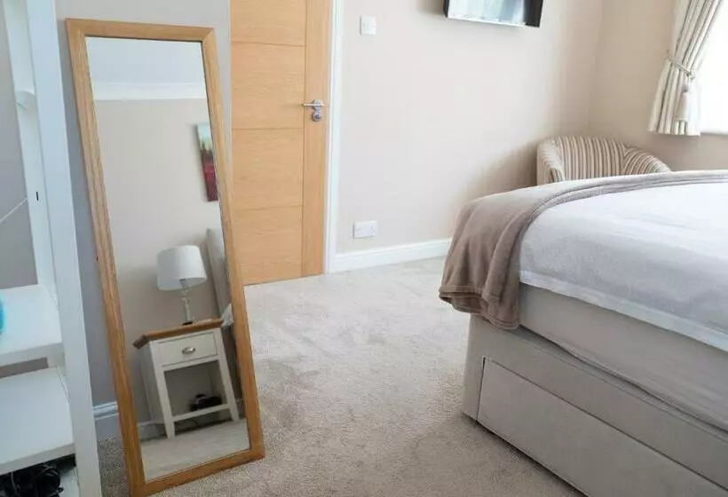 ベッドアンドブレックファースト The Cedars