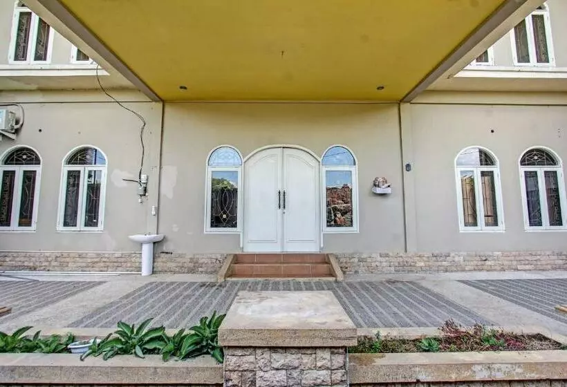 ホテル Oyo 91739 Ayu Bypass Mansion